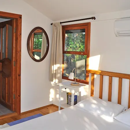 Hobbit Evi Pensión Çıralı